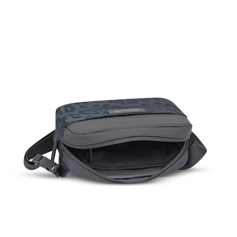Kapten & Son Handtasche Bergen Pro Crossbody Leo Dark Grey