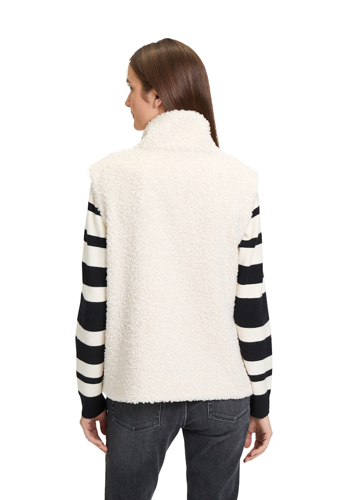 Betty & Co Damen Outdoorwesten White Sand