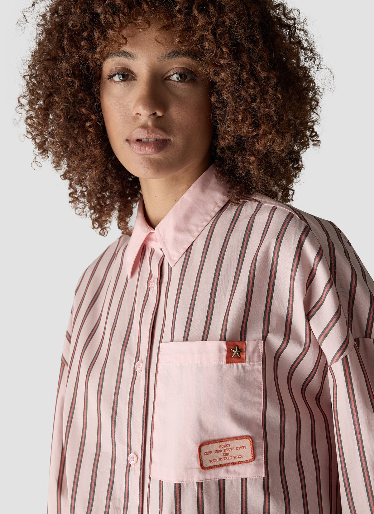 Le Comte Damen Blusen Puder