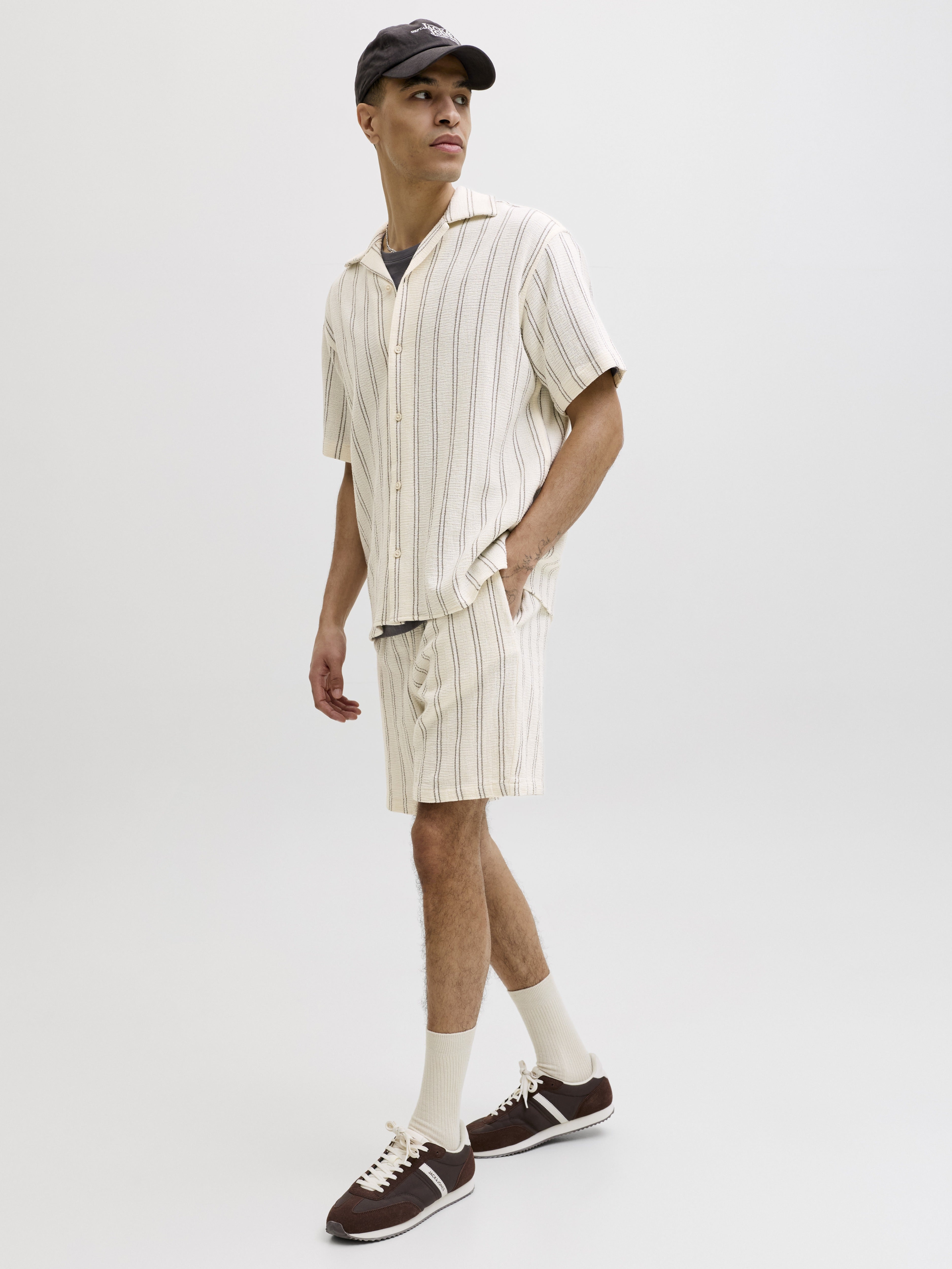 Jack & Jones Herren Shorts Antique White/S