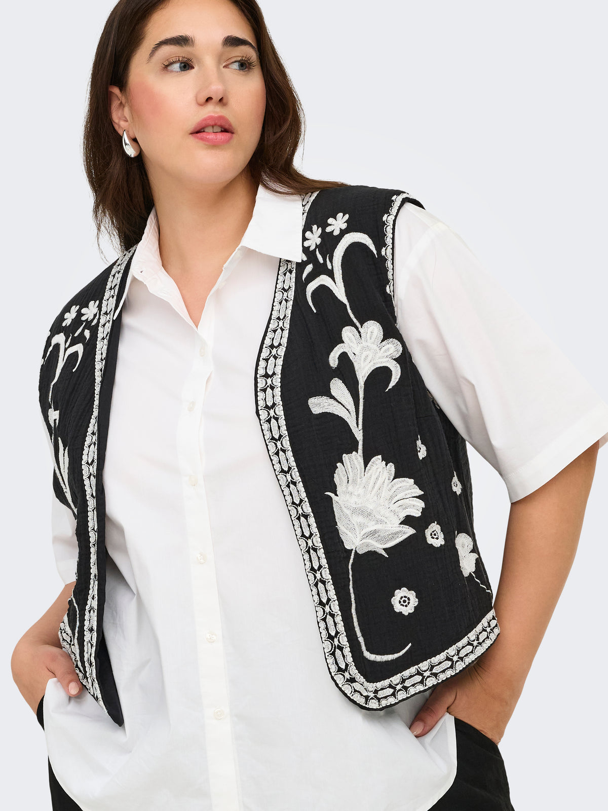Only Carmakoma Damen Strickjacken Black/White Emb