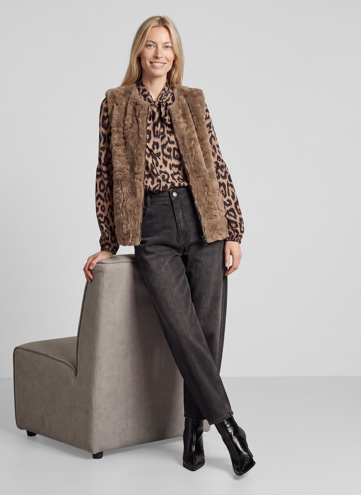 Rabe Damen Indoorwesten Taupe