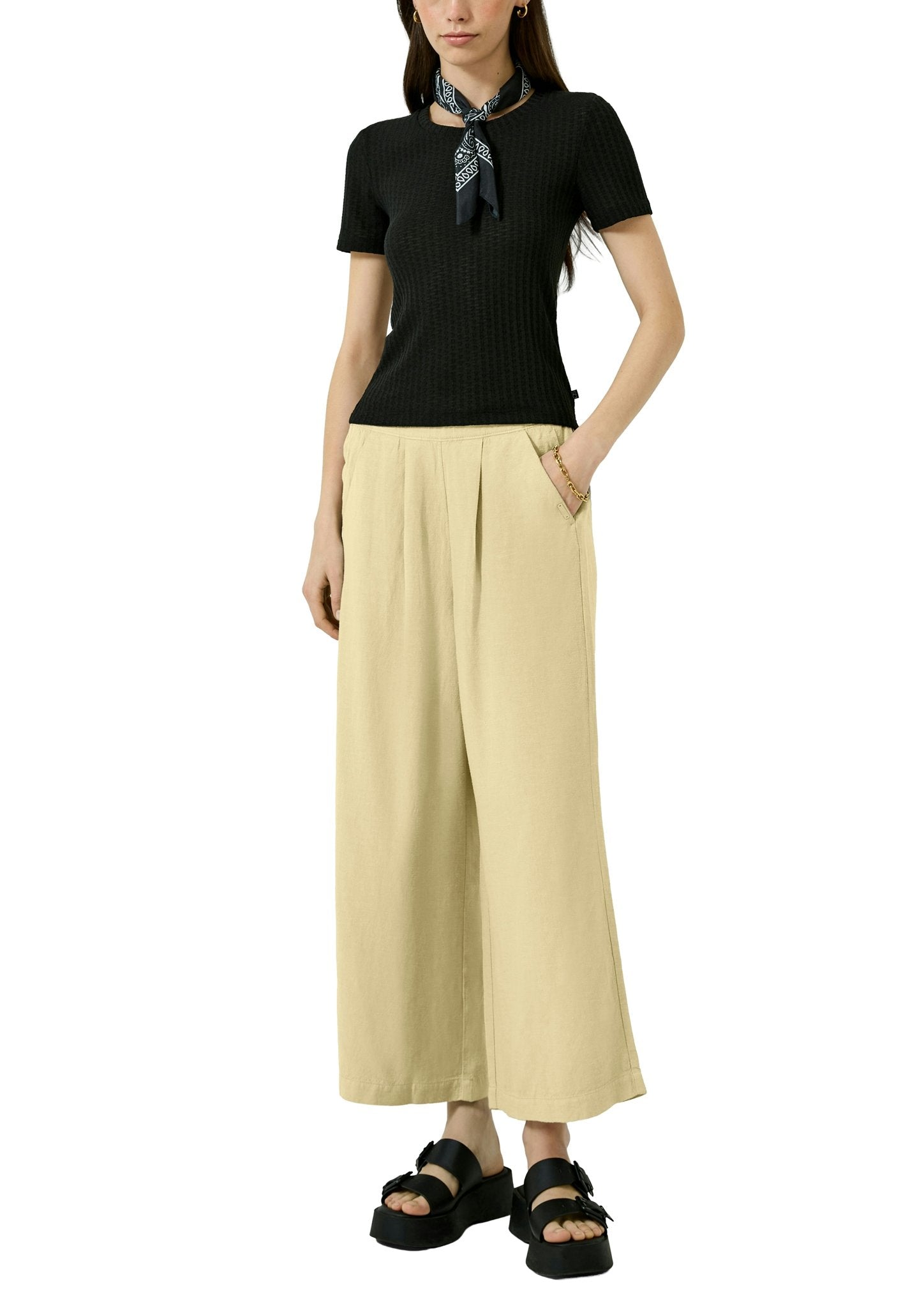 QS by S.Oliver Damen Shorts Yellow